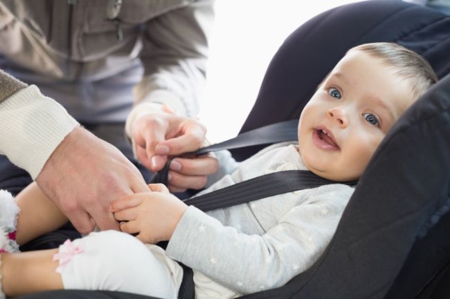 pourquoi placer le siege auto de bebe dos a la route